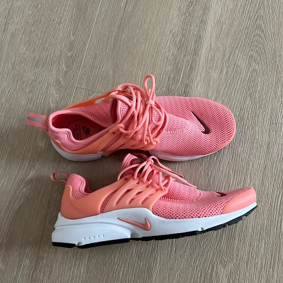 Nick Size 8 Runners NEVER WORN - Picture 3 of 4